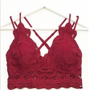 🎀 3 X’s Host Pick 🎀 Beautiful Bralettes Ruby Red